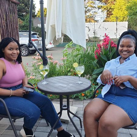 Pine Park Garden Cottages Johannesburg Exteriör bild